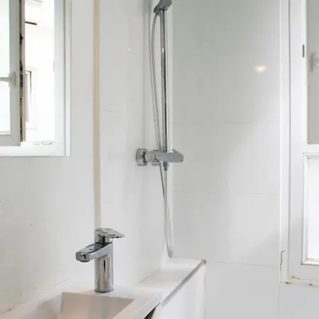 Charming T2 Near Montmartre Daire