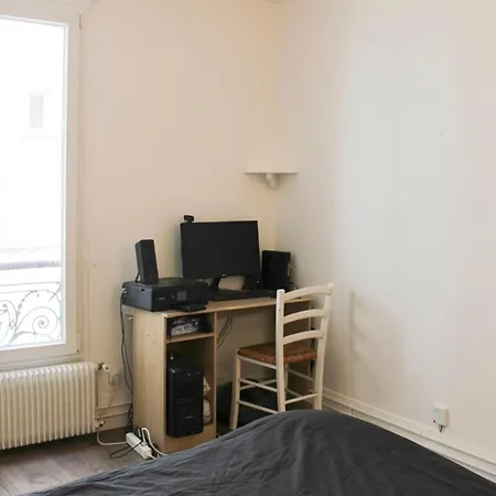 Charming T2 Near Montmartre Daire