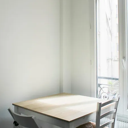 Charming T2 Near Montmartre Daire